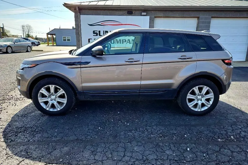 2017 Land Rover Range Rover Evoque SE photo 1