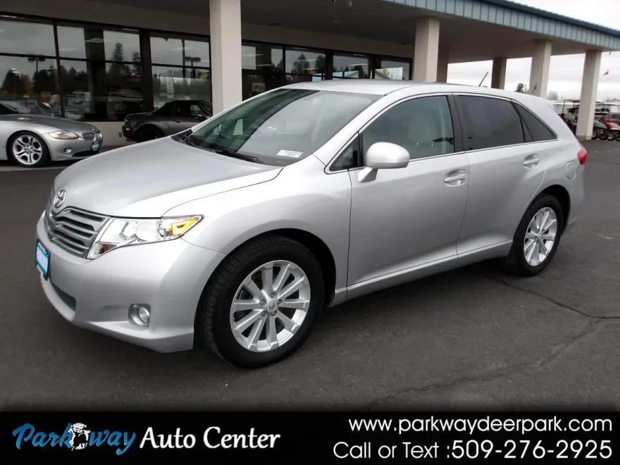 2011 Toyota Venza LE photo 1