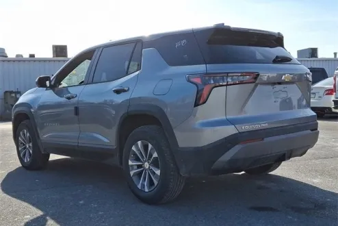 2025 Chevrolet Equinox LT photo 3