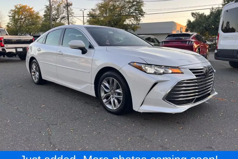 2022 Toyota Avalon XLE photo 1
