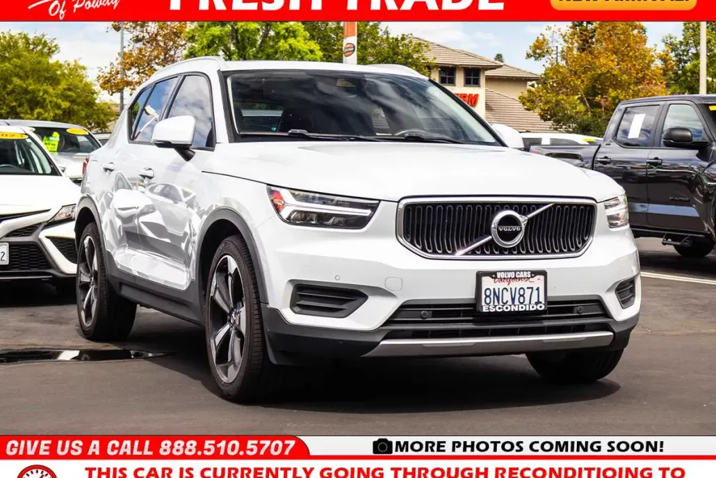2020 Volvo XC40 Momentum photo 1