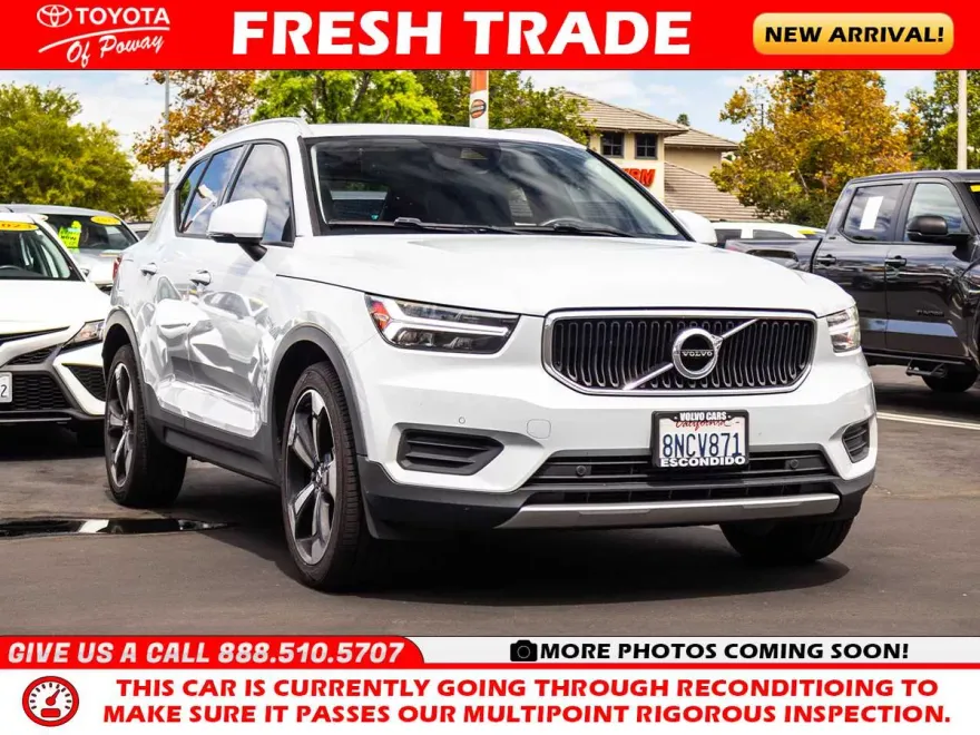 2020 Volvo XC40 Momentum photo 1