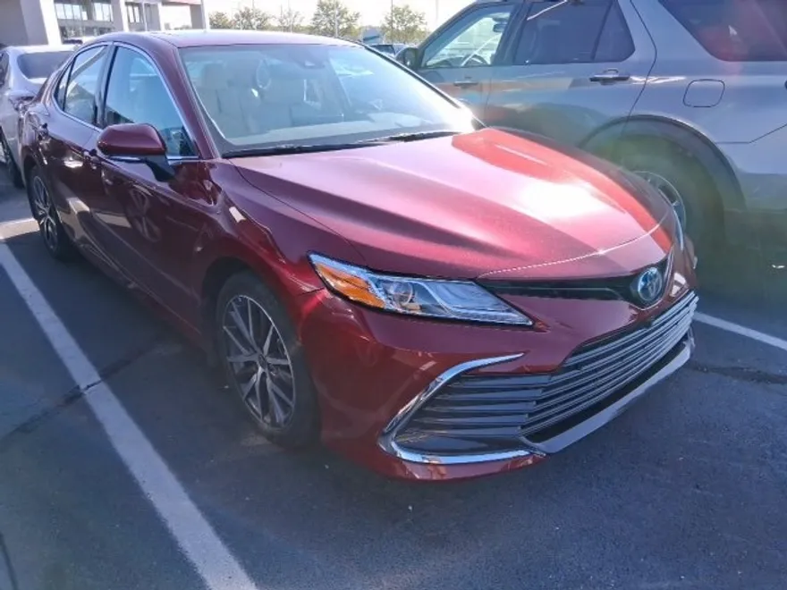 2022 Toyota Camry Hybrid XLE photo 1