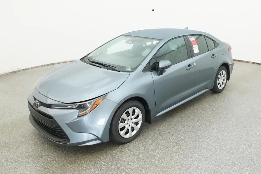 2025 Toyota Corolla LE photo 1
