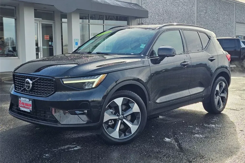 2023 Volvo XC40 Ultimate photo 1