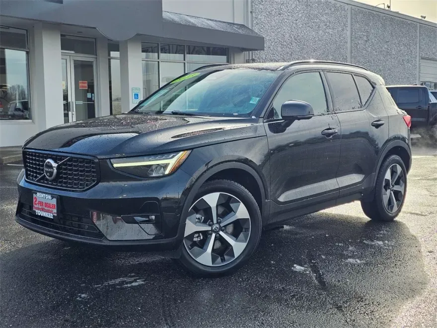 2023 Volvo XC40 Ultimate photo 1