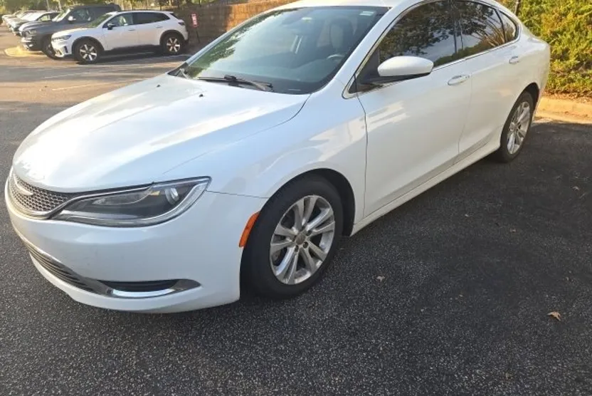 2016 Chrysler 200 Limited photo 1