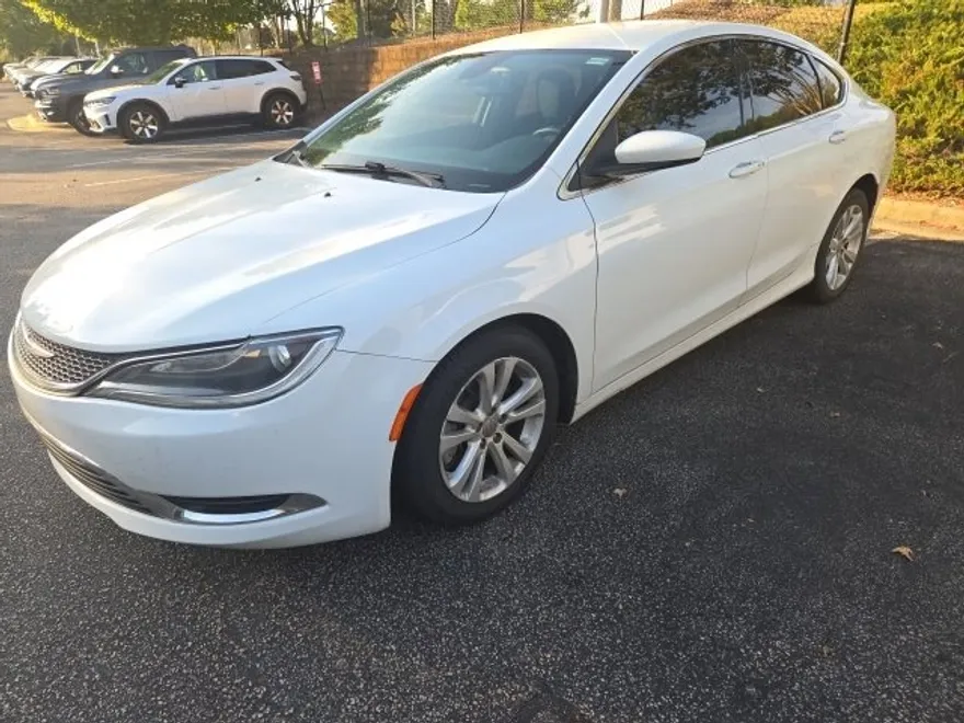 2016 Chrysler 200 Limited photo 1