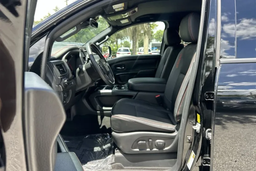 2024 Nissan Titan Crew Cab PRO-4X photo 1