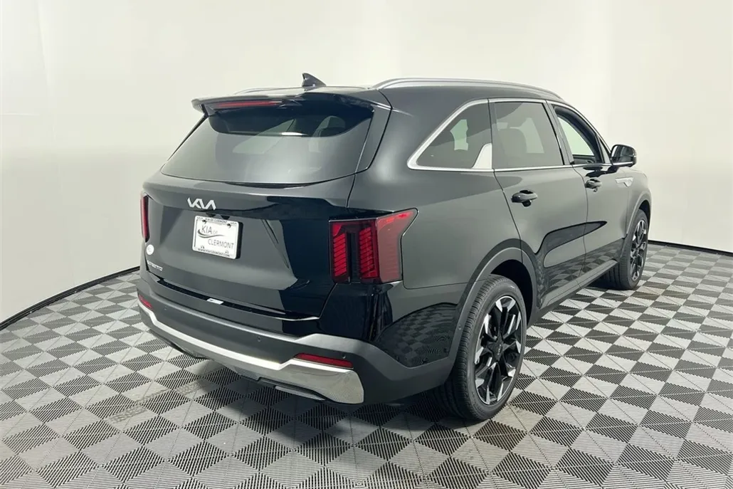 2025 Kia Sorento SX photo 1