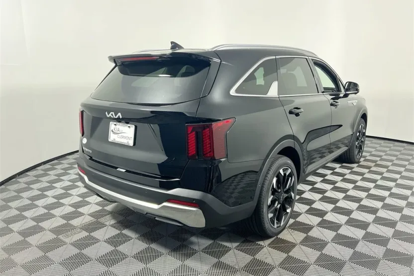2025 Kia Sorento SX photo 1