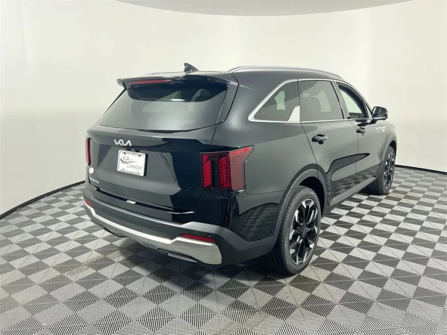 2025 Kia Sorento SX photo 1