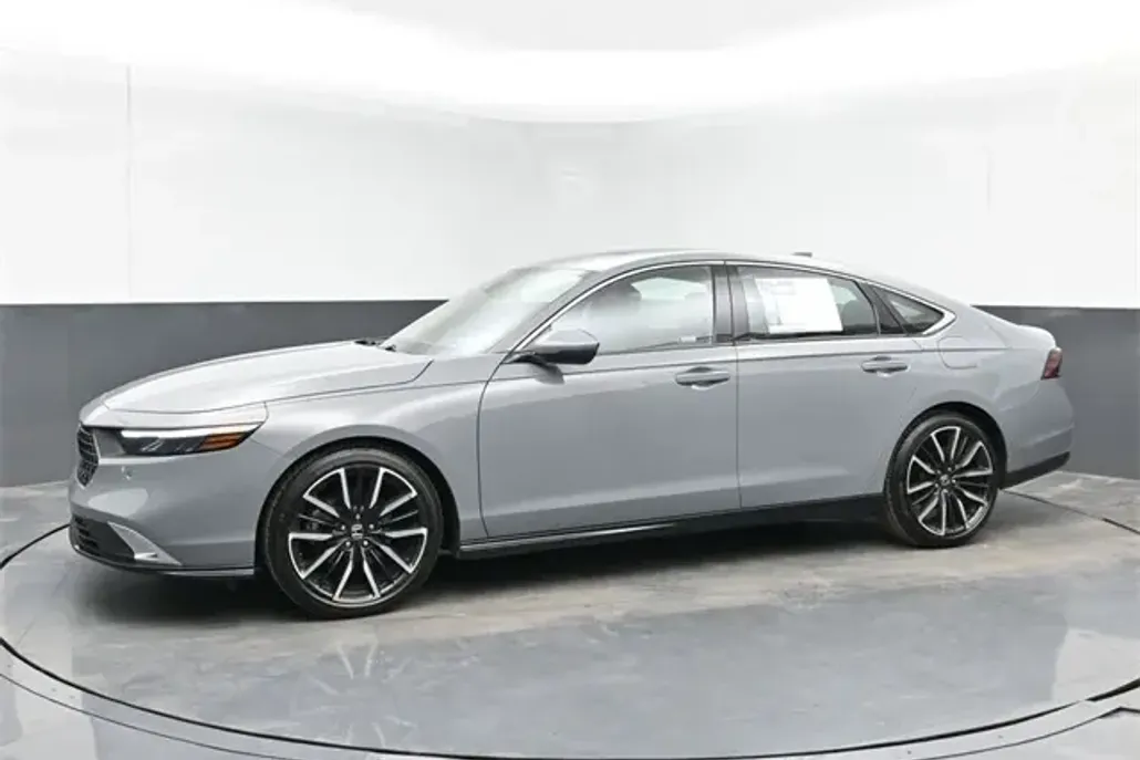 2023 Honda Accord Hybrid Touring photo 1