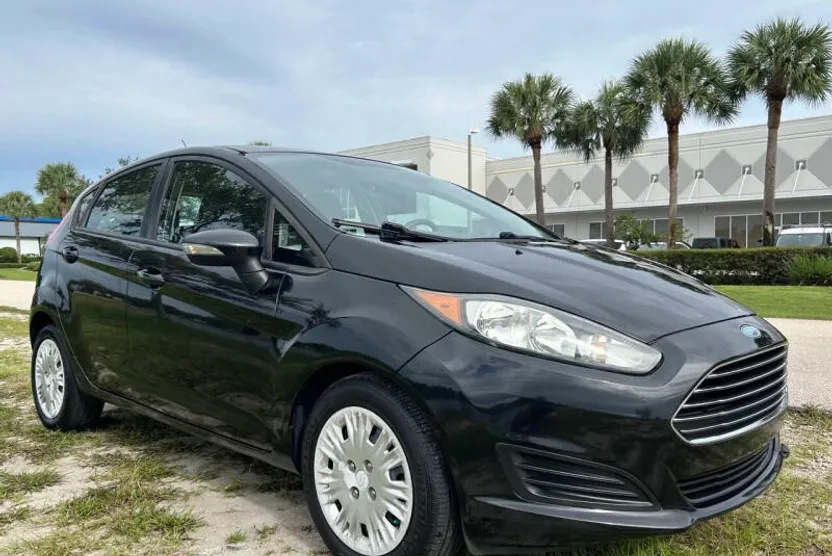 2014 Ford Fiesta SE photo 1