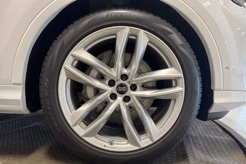 2025 Audi Q7 55 Premium Plus photo 1