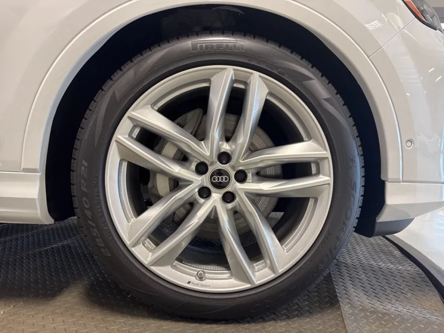 2025 Audi Q7 55 Premium Plus photo 1