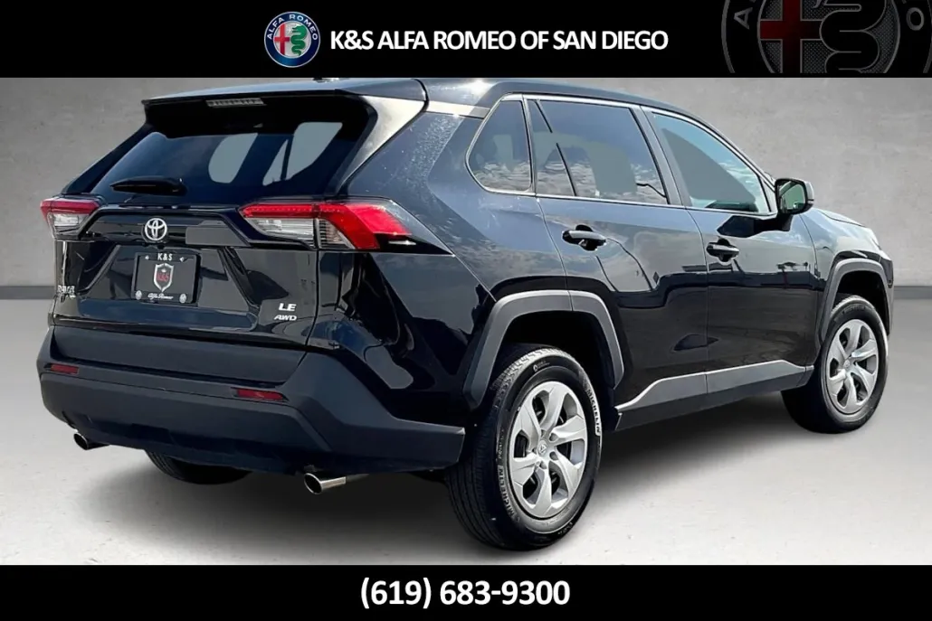2023 Toyota RAV4 LE photo 1