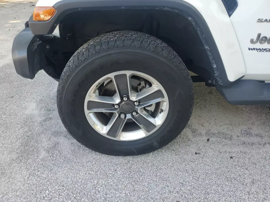 2022 Jeep Wrangler Unlimited Sahara photo 1