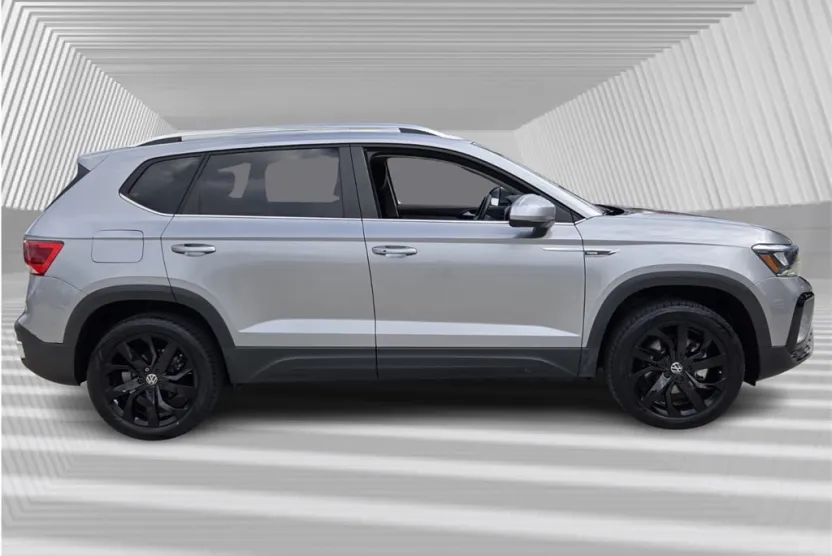 2023 Volkswagen Taos SE photo 1