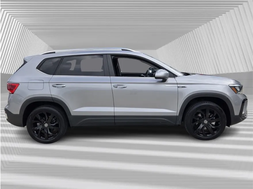 2023 Volkswagen Taos SE photo 1