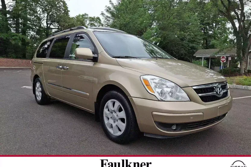 2007 Hyundai Entourage GLS photo 1