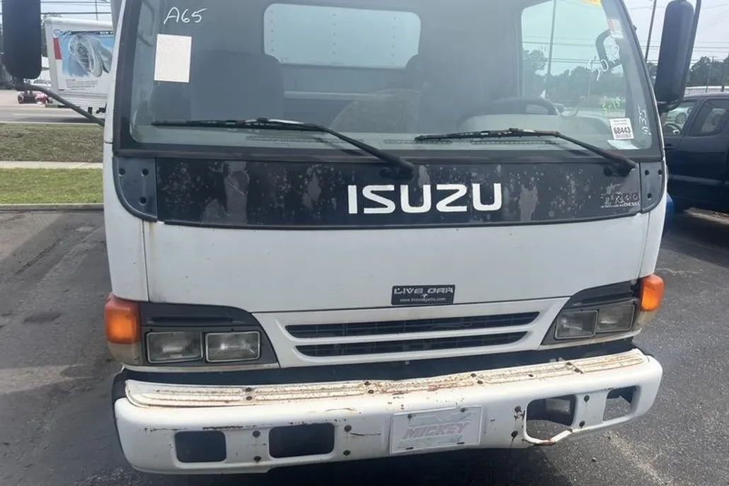 1999 Isuzu NPR photo 1