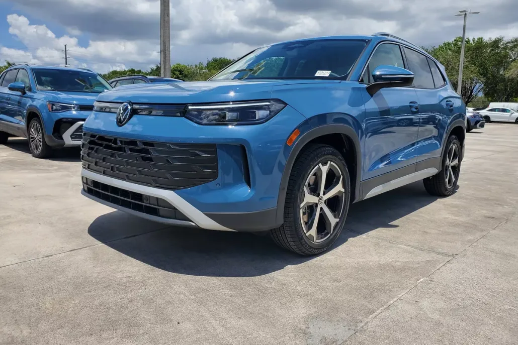 2025 Volkswagen Tiguan SE photo 1