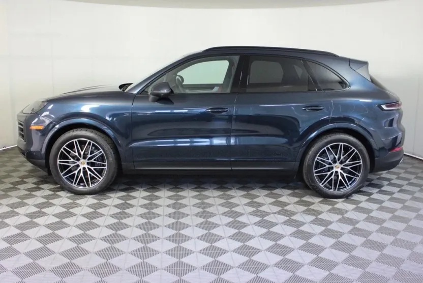 2024 Porsche Cayenne Base photo 1