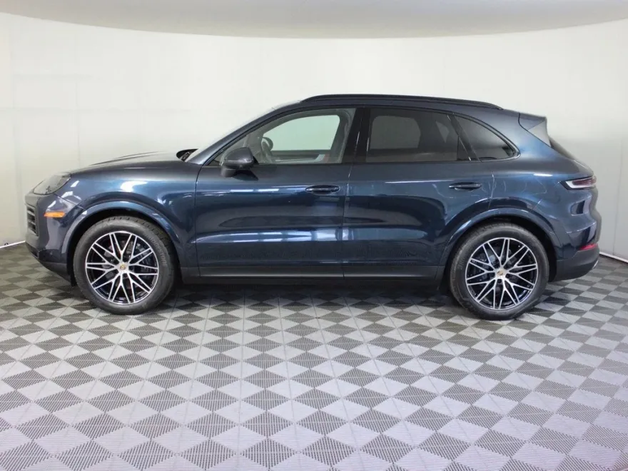 2024 Porsche Cayenne Base photo 1