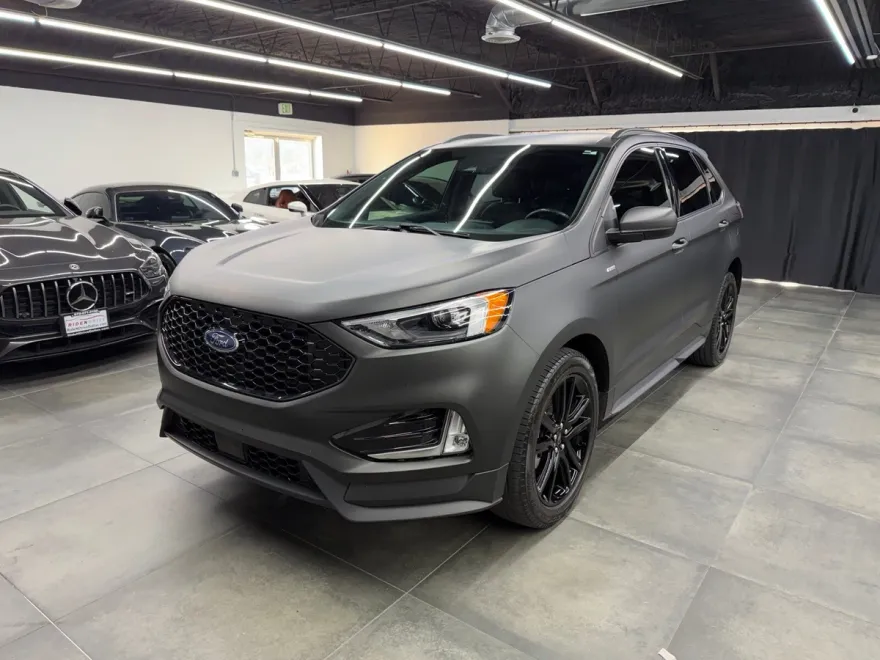 2022 Ford Edge SEL photo 1