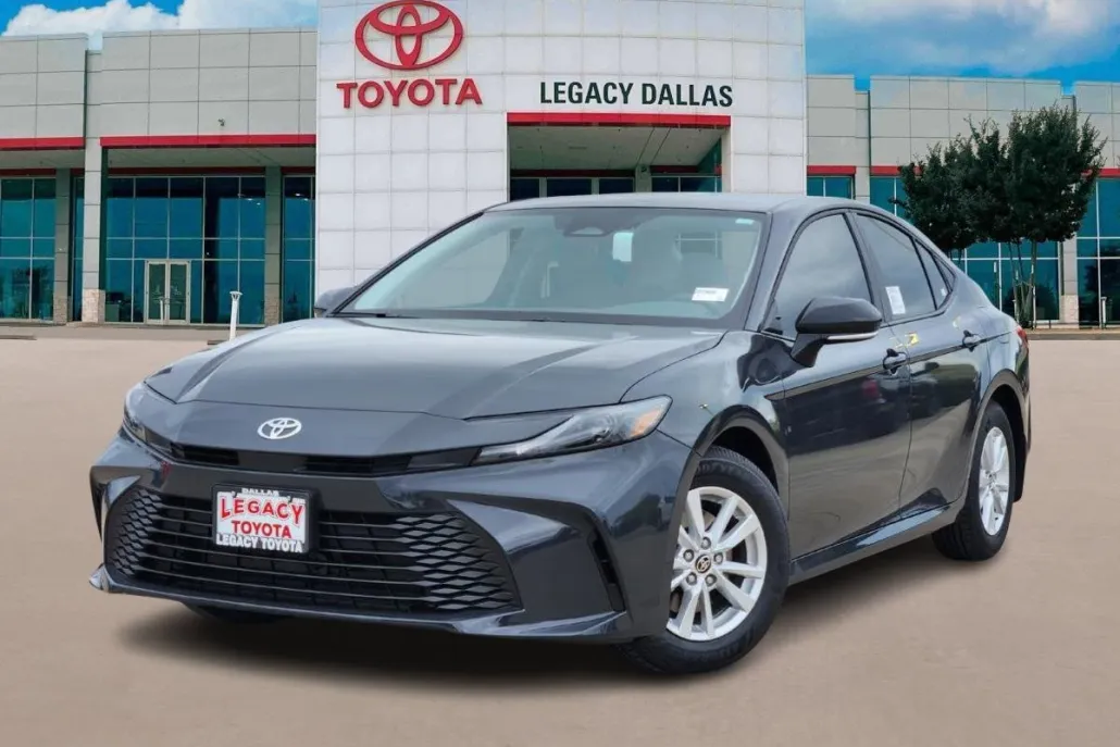 2025 Toyota Camry LE photo 1