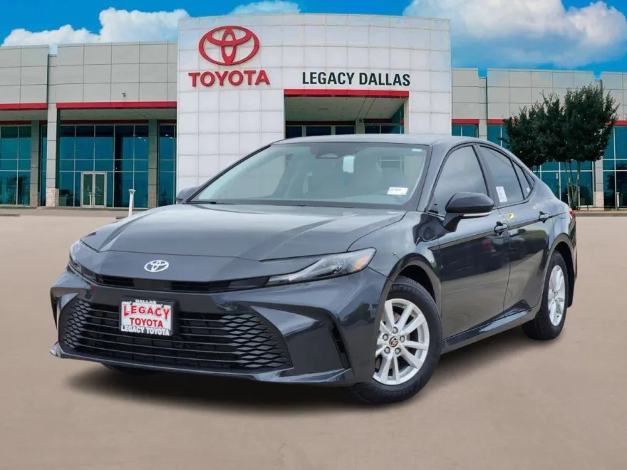 2025 Toyota Camry LE photo 1
