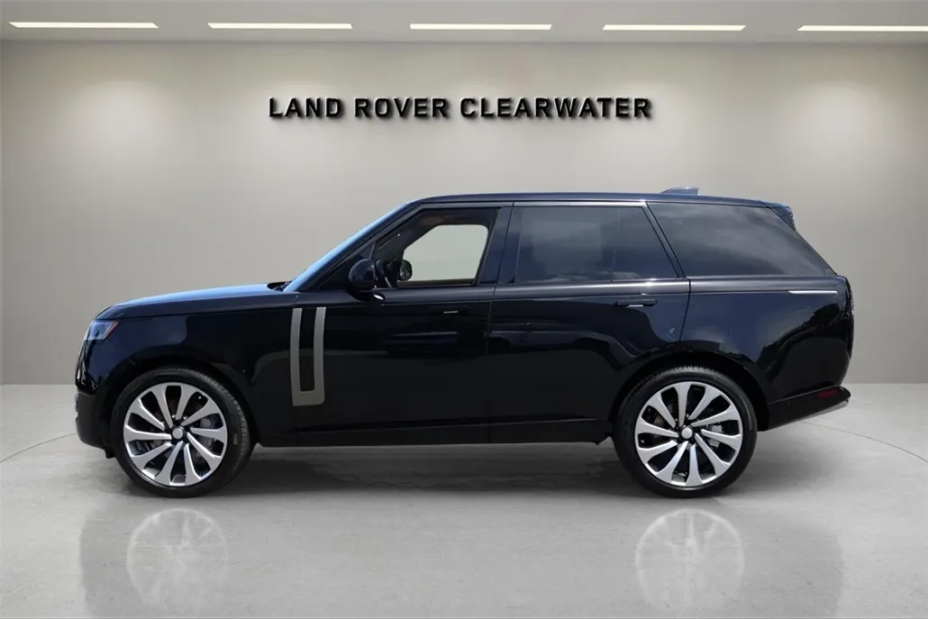 2025 Land Rover Range Rover SE photo 1