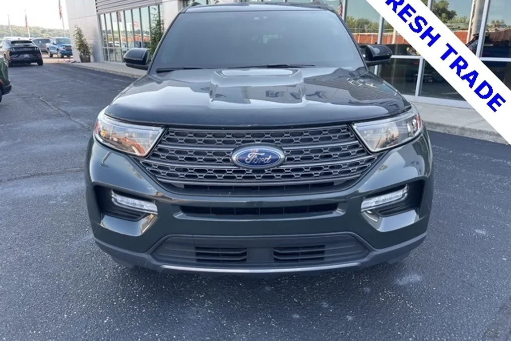 2023 Ford Explorer XLT photo 1