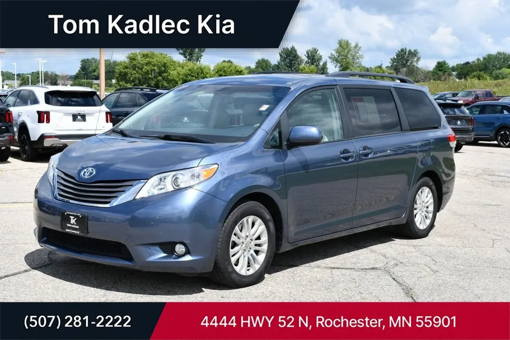 2014 Toyota Sienna XLE photo 1