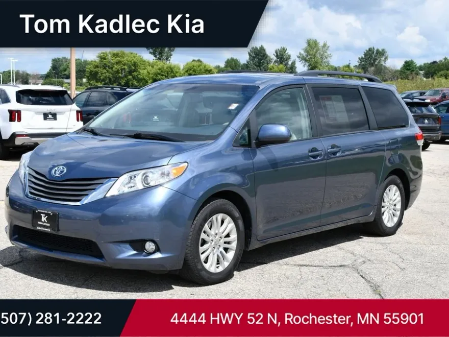 2014 Toyota Sienna XLE photo 1