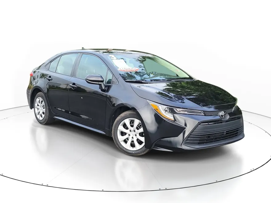 2023 Toyota Corolla LE photo 1