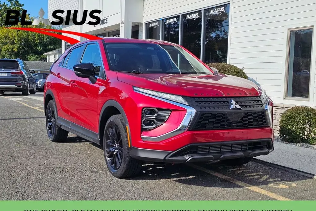 2023 Mitsubishi Eclipse Cross LE photo 1