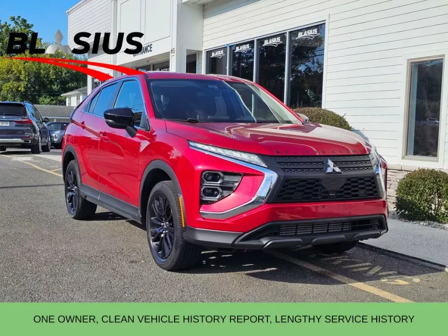 2023 Mitsubishi Eclipse Cross LE photo 1