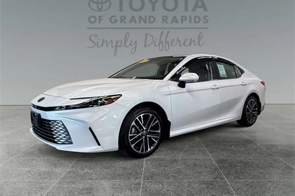 2025 Toyota Camry XLE photo 1