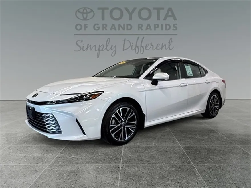 2025 Toyota Camry XLE photo 1