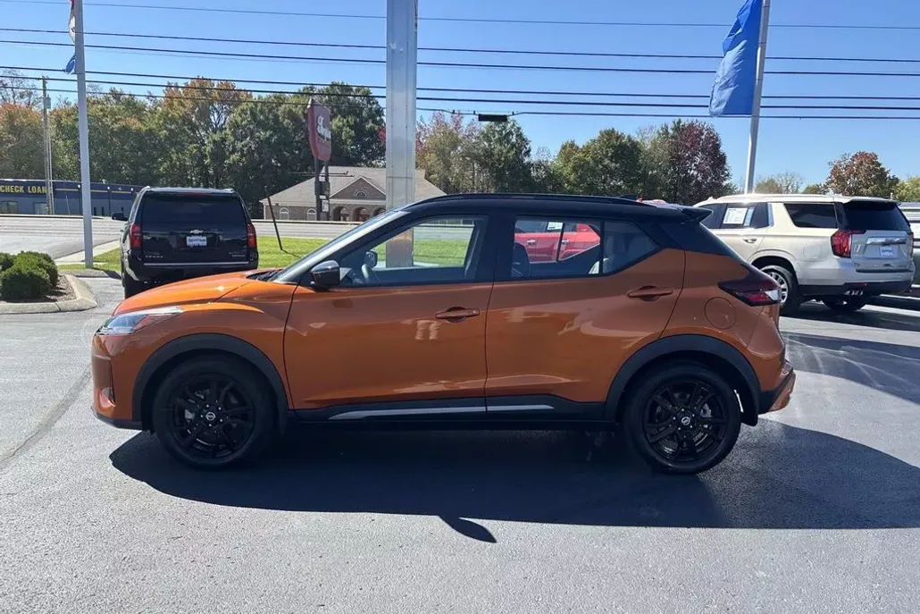 2021 Nissan Kicks SR photo 1