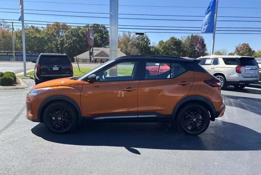 2021 Nissan Kicks SR photo 1