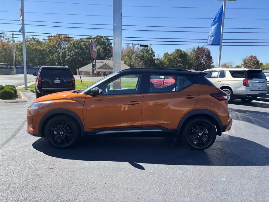 2021 Nissan Kicks SR photo 1