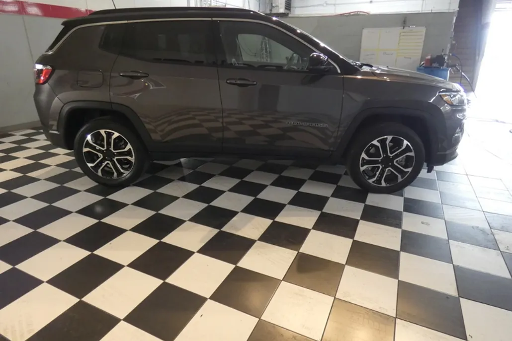 2024 Jeep Compass Limited photo 1