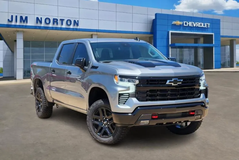 2025 Chevrolet Silverado Trail Boss LT photo 1
