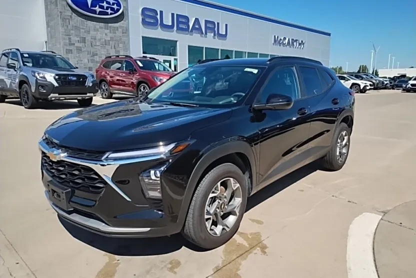 2025 Chevrolet Trax LT photo 1