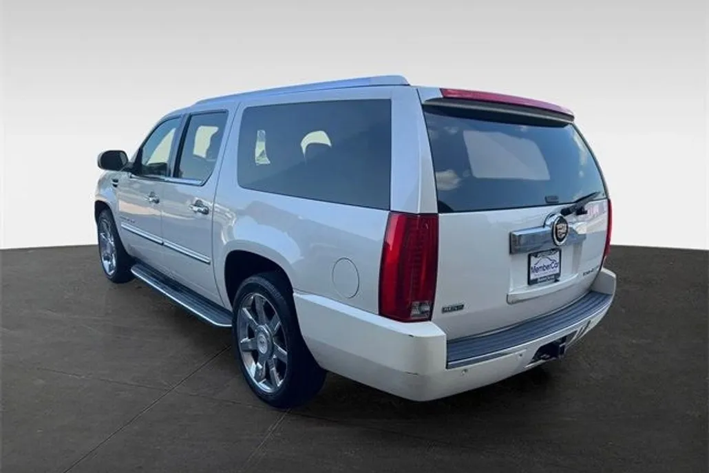 2011 Cadillac Escalade Luxury photo 1