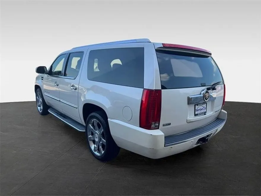 2011 Cadillac Escalade Luxury photo 1