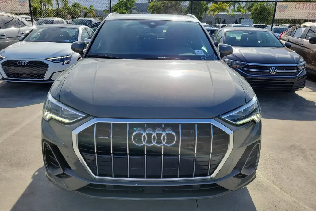 2024 Audi Q3 45 TFSI S line Premium photo 1